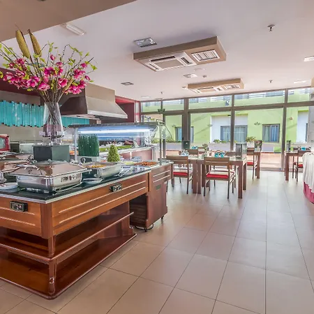 Hotel The 4*